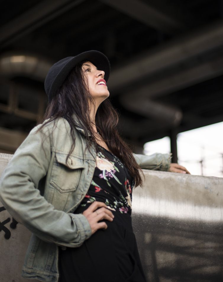 Alicia_below bridge