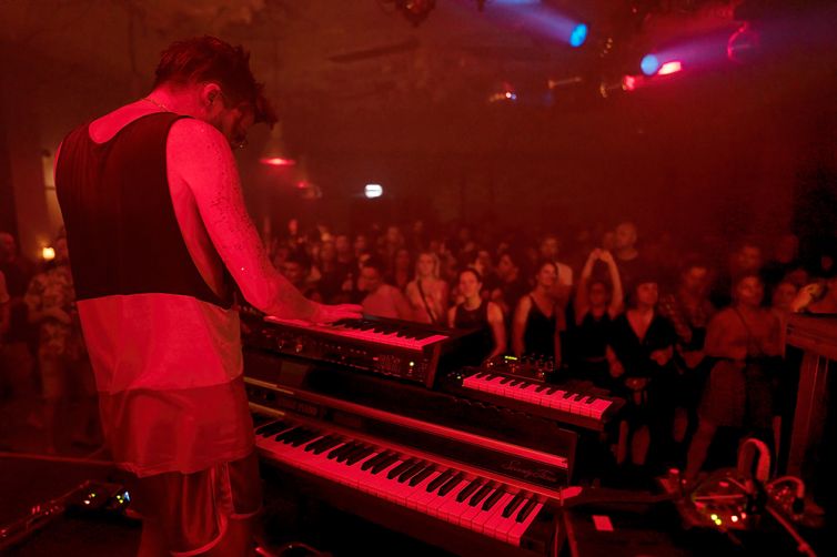 Uri_Crowd_2