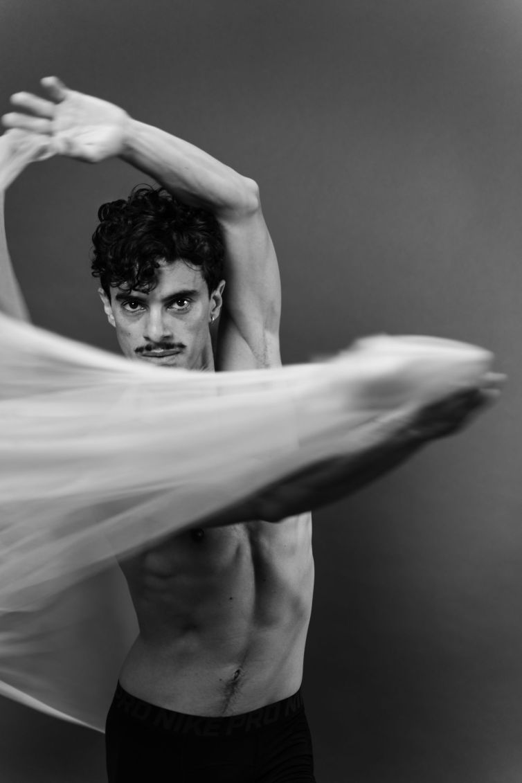 DAniel-Dancer-Scarf-medium-shotDSC04819